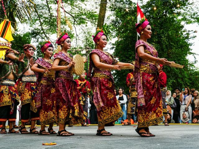 Website Performance Optimization Using Modern Web Formats